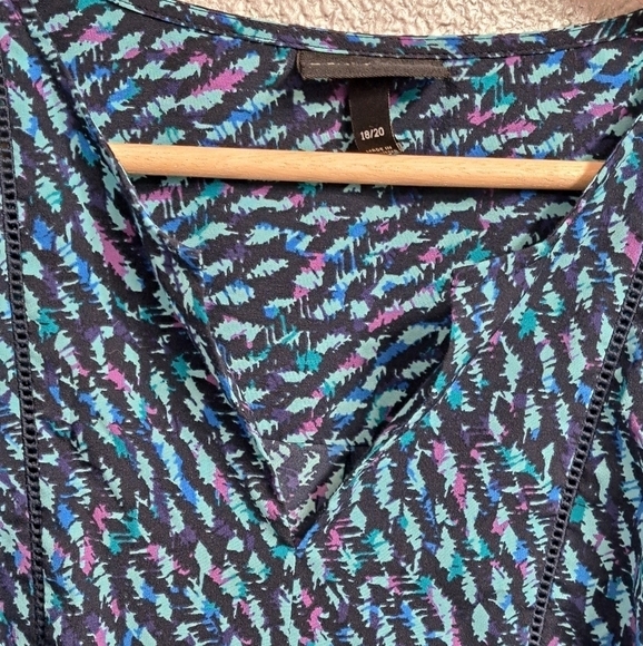 Lane Bryant Open V Neck Print Blouse Size 18-20 - Picture 7 of 7